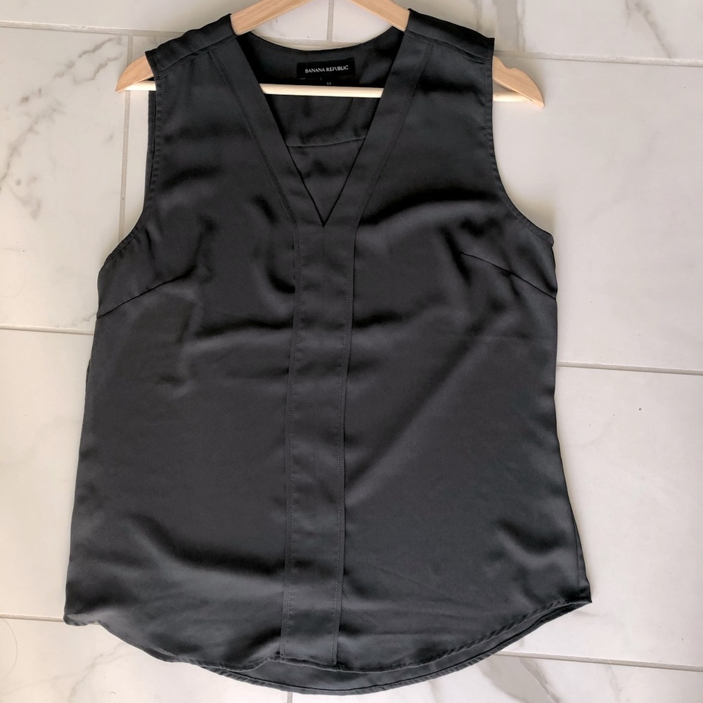 Banana Republic no sleeve blouse